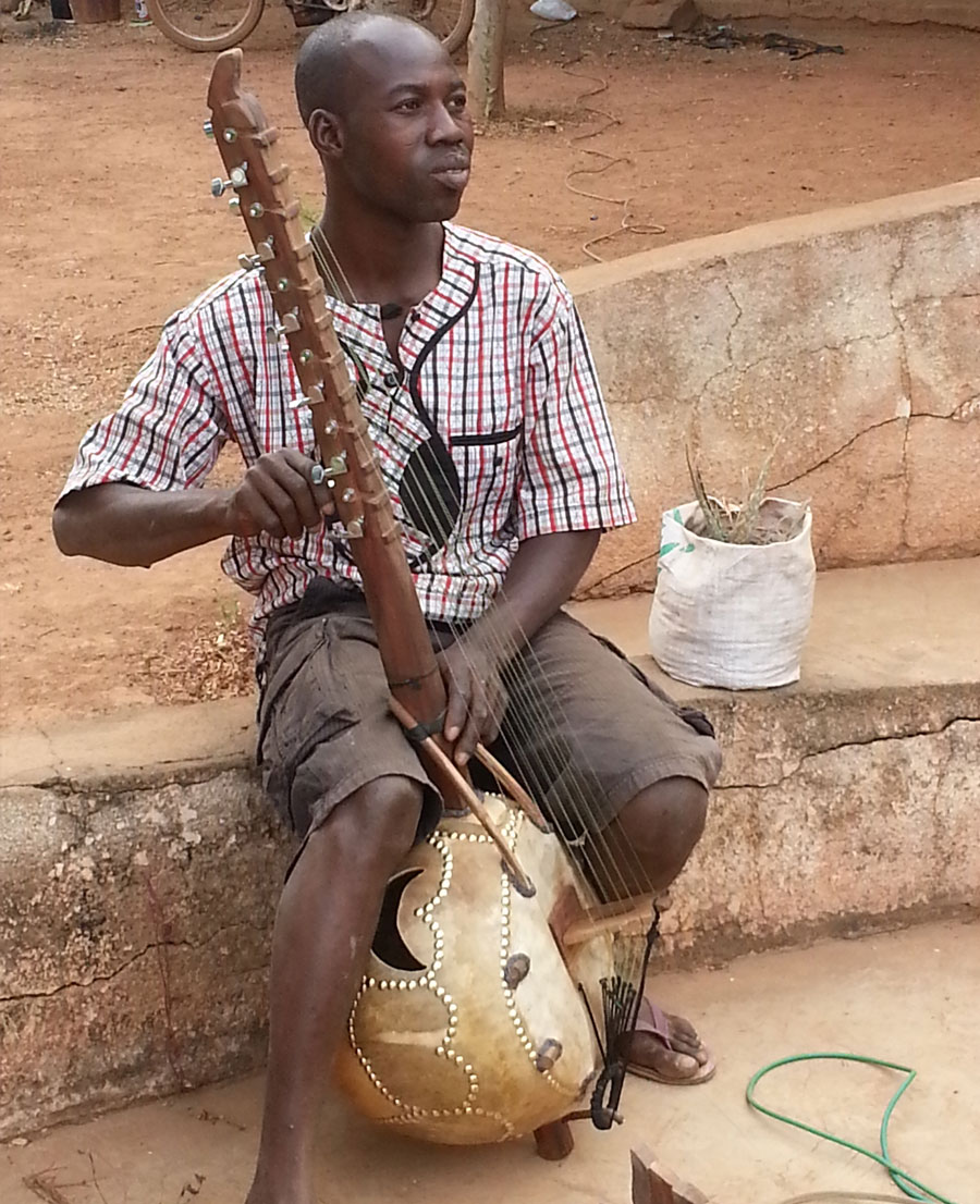 ngoni-titel Ngoni – westafrikanisches Saiteninstrument